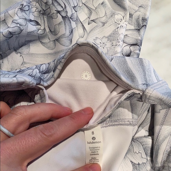 Lululemon Train Times 21” Crop White Flower 8 - Picture 9 of 10